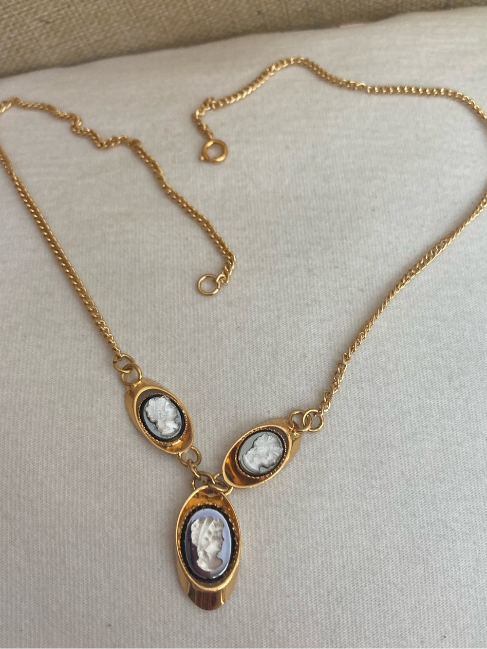 Cameos Vintage Feminine Romantic Necklace